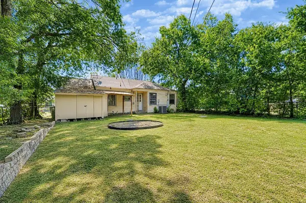 810 N 8th ST, Temple, TX 76501