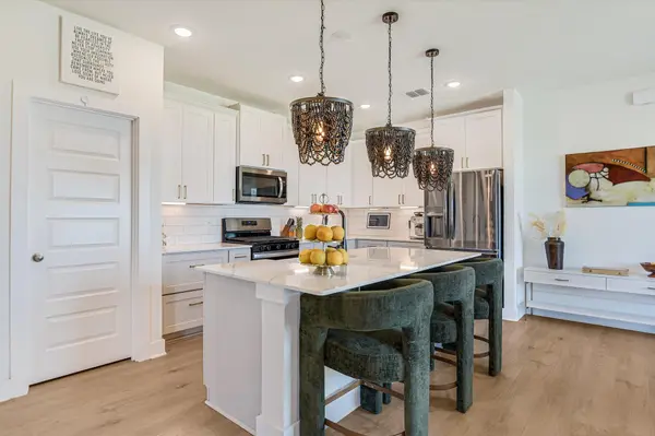 6115 Marsh LN, Buda, TX 78610