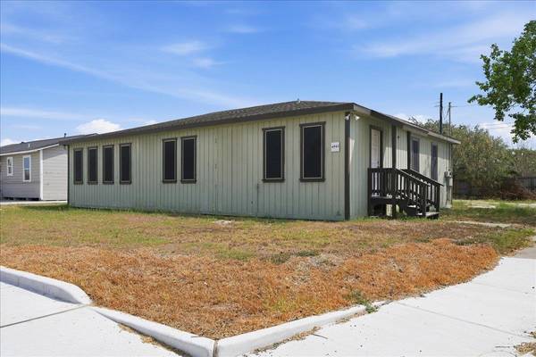4942 Everhart RD, Corpus Christi, TX 78411