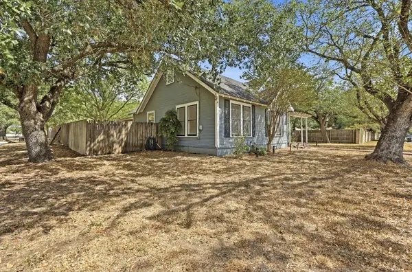 Address not disclosed, Luling, TX 78648