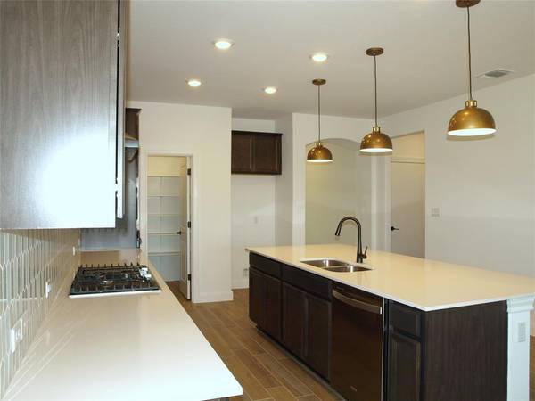 136 Raleigh DR, Georgetown, TX 78633
