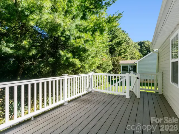 286 Charlestown DR, Hendersonville, NC 28792