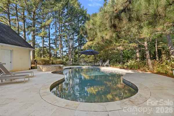 8049 Ravenwood LN, Stanley, NC 28164