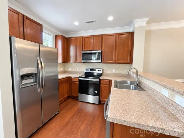 9511 Longstone LN, Charlotte, NC 28277
