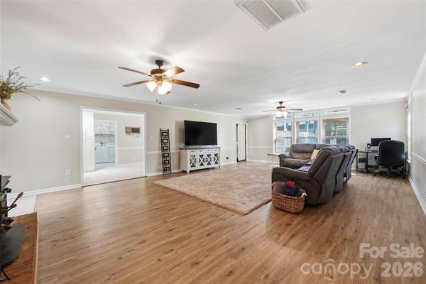 718 E Hoke ST, Lincolnton, NC 28092