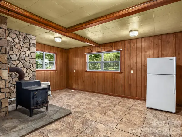 380 S Morgan Branch RD, Candler, NC 28715