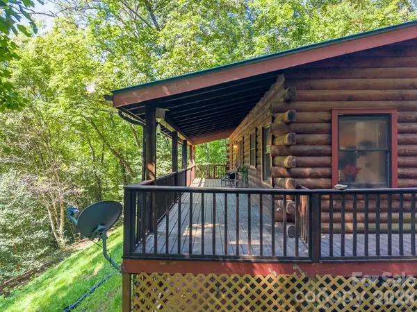 181 Seven Springs RD, Whittier, NC 28789
