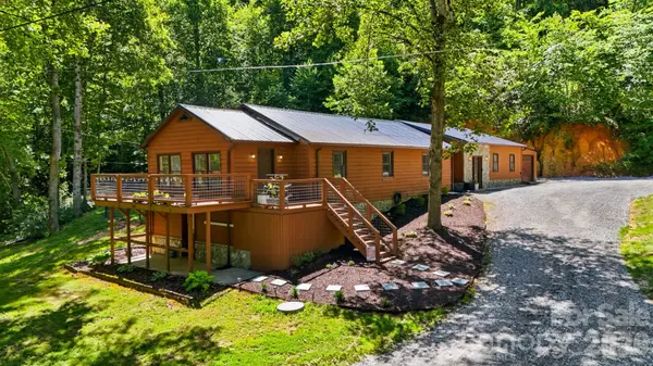 1857 Creekside PL, Lenoir, NC 28645