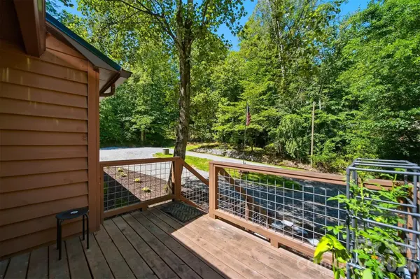 1857 Creekside PL, Lenoir, NC 28645