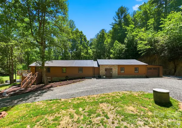 1857 Creekside PL, Lenoir, NC 28645