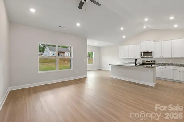 8211 Cravat CT, Charlotte, NC 28215