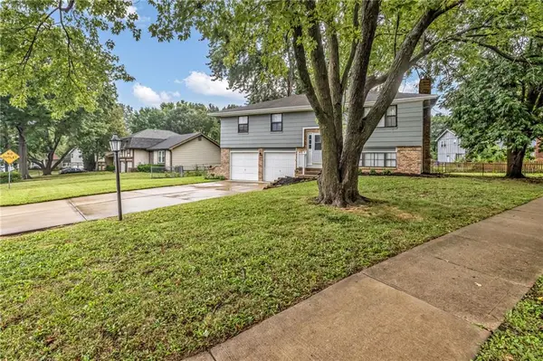 15917 W 152nd ST, Olathe, KS 66062