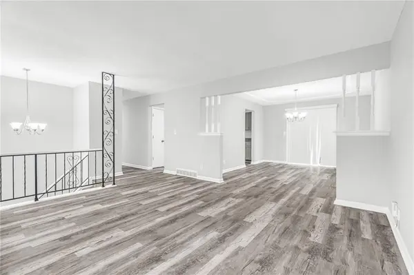 15917 W 152nd ST, Olathe, KS 66062