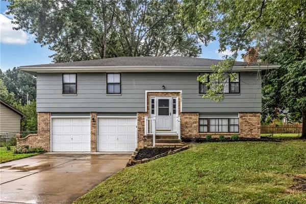 15917 W 152nd ST, Olathe, KS 66062