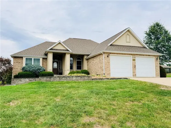 898 Willow Tree CT, Higginsville, MO 64037