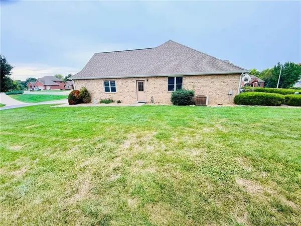 898 Willow Tree CT, Higginsville, MO 64037