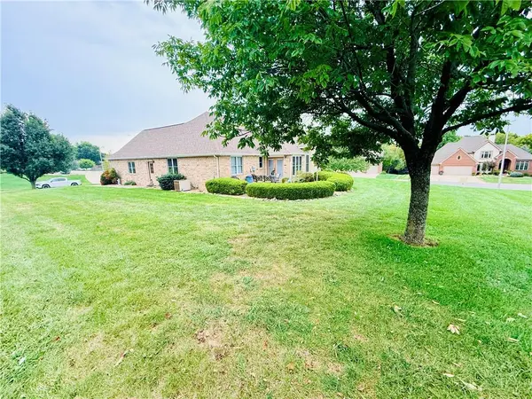 898 Willow Tree CT, Higginsville, MO 64037