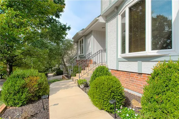 13636 W 75 PL, Lenexa, KS 66216