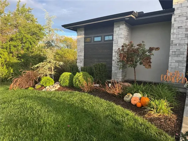 1016 Wilds Pkwy, Greenwood, MO 64034
