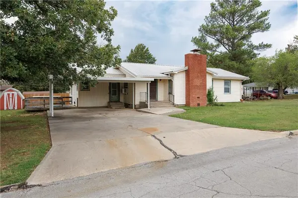 1008 Coronada ST, Coffeyville, KS 67337