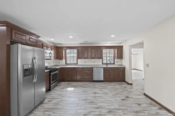 6227 W Taylor RD, Muncie, IN 47304