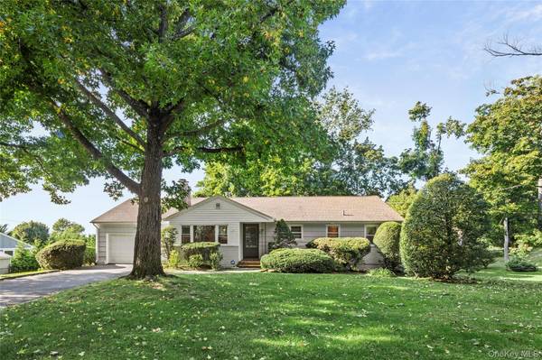 14 Sunview DR, Glen Cove, NY 11542