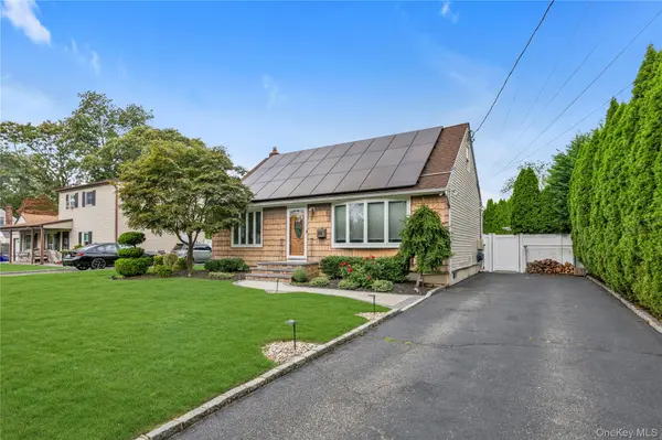 7 Eckert ST, Huntington Station, NY 11746