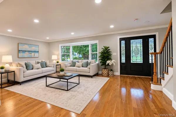 140 Seaman Neck RD, Dix Hills, NY 11746