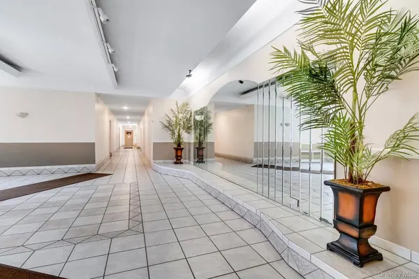 71-11 Yellowstone BLVD #4M, Forest Hills, NY 11375