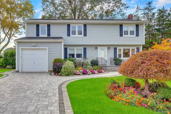 6 Bradford RD, Plainview, NY 11803