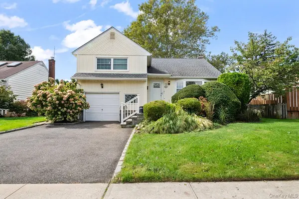 25 Marilyn BLVD, Plainview, NY 11803