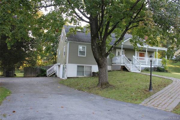 43 Laffin LN, Poughkeepsie, NY 12603