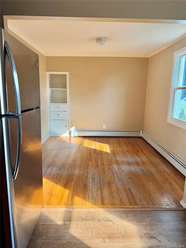 92 S Fulton ST, Westbury, NY 11590