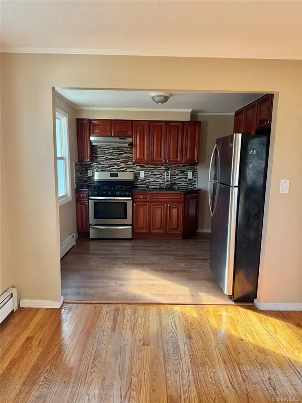 92 S Fulton ST, Westbury, NY 11590