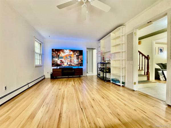 21 Noyes LN, Huntington, NY 11743