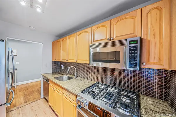 8 Terrace Circle #1G, Great Neck, NY 11021
