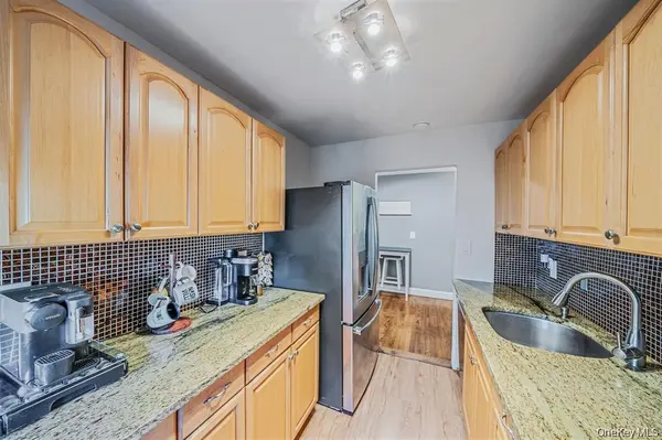 8 Terrace Circle #1G, Great Neck, NY 11021