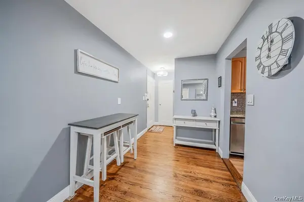 8 Terrace Circle #1G, Great Neck, NY 11021