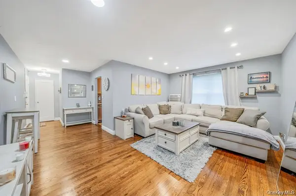 8 Terrace Circle #1G, Great Neck, NY 11021