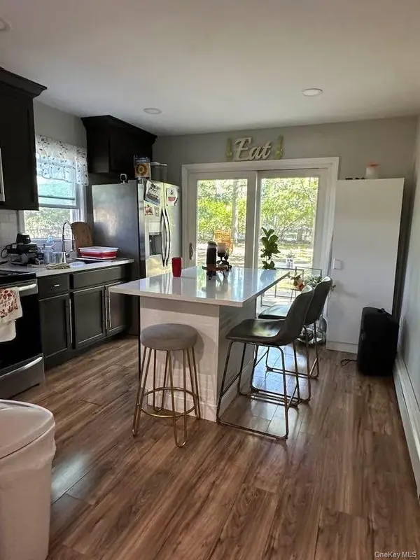 45 Robinwood ST, Mastic, NY 11950