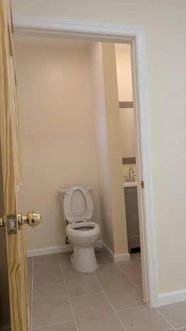 19906 32nd AVE, Flushing, NY 11358