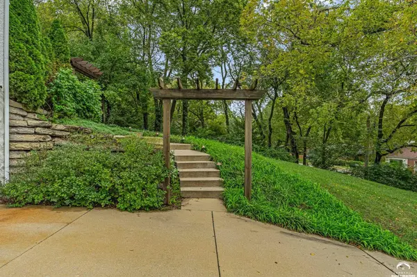 2812 Stratford RD, Lawrence, KS 66049
