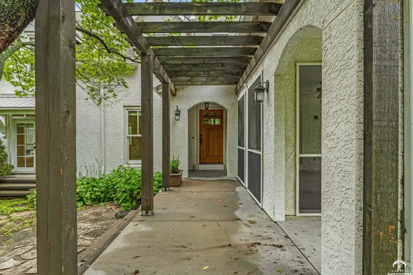 2812 Stratford RD, Lawrence, KS 66049