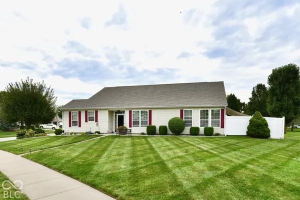 3233 Meridian Meadows RD, Greenwood, IN 46142