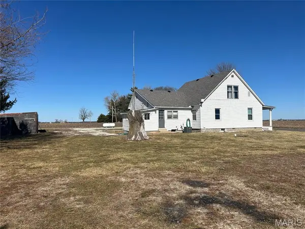 98 SW 200` AVE, Carrollton, IL 62016