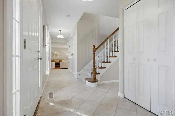 14300 Markham LN, Chesterfield, MO 63017