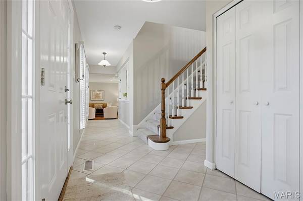 14300 Markham LN, Chesterfield, MO 63017