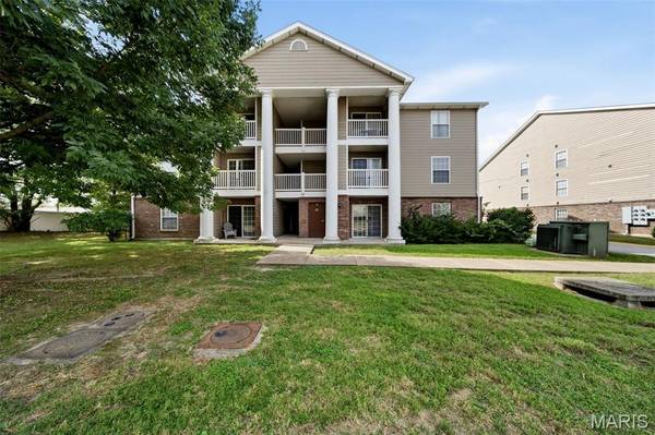 660 Materdie LN #104, Florissant, MO 63031