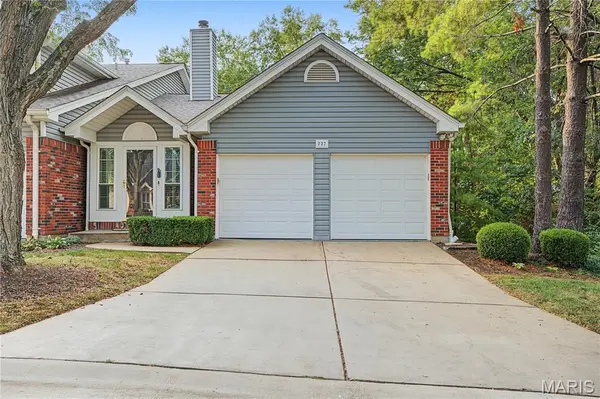 227 Kehrs Mill TRL, Ballwin, MO 63011