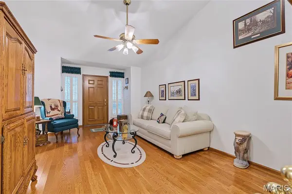227 Kehrs Mill TRL, Ballwin, MO 63011